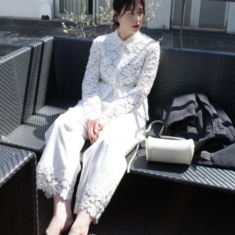 【40代スナップ】トレンドの「レース」は甘さ控えめ「シャツ」なら使いやすい!|松本ゆりなさん