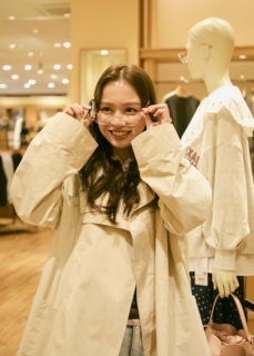 「リムレスサングラス、最近流行ってるよね！ 持ってないから気になる……」