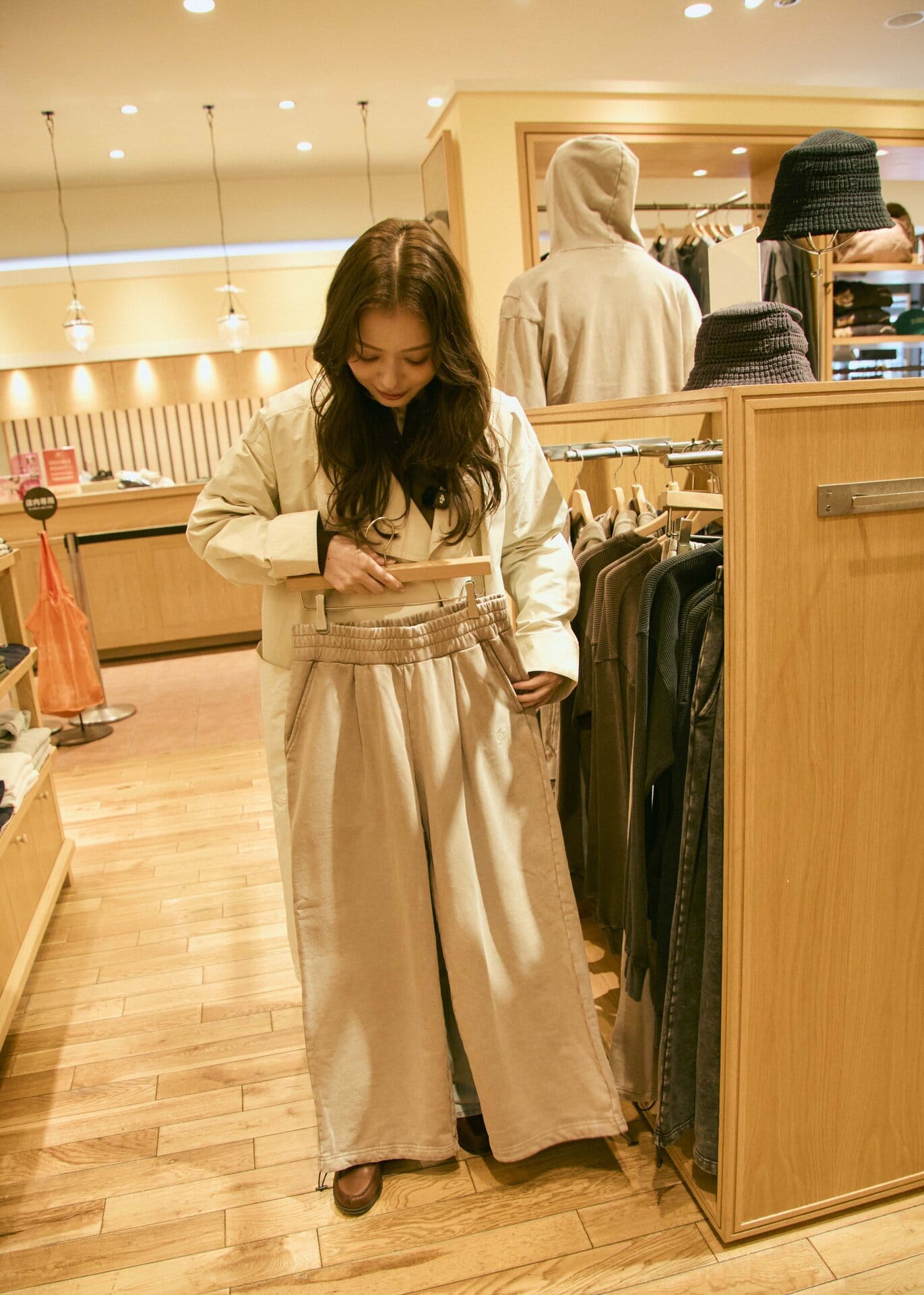 小さめサイズを選べば、女性でも！ メンズらしい無骨さがどこか新鮮です