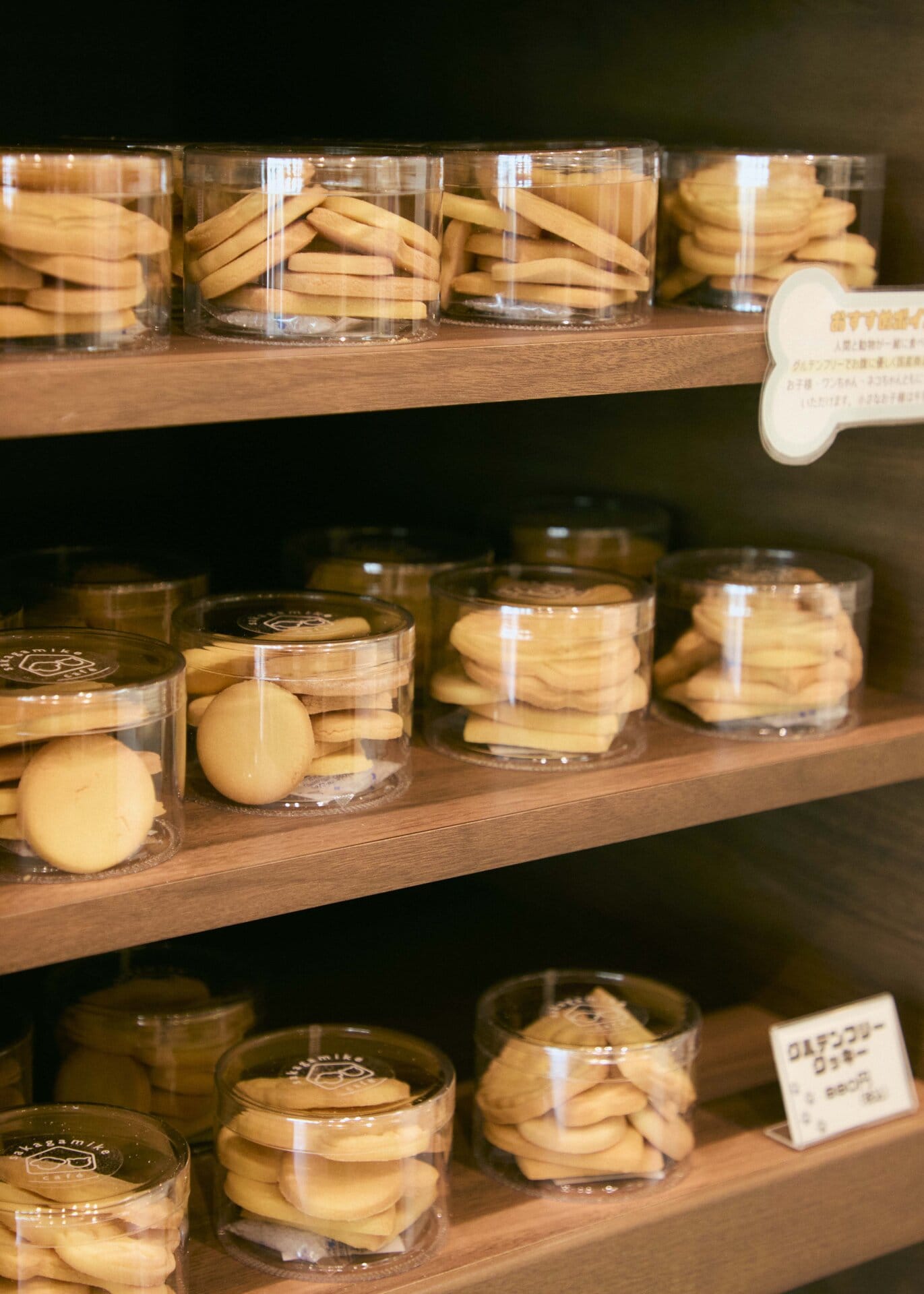 なんと人だけでなく動物も一緒に食べられるというグルテンフリークッキー（￥880）を発見！ ギフトにも喜ばれそうですよね。