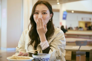 「魚介豚骨スープが濃厚！ 麺にもしっかり絡んで、どんどん食べ進められる」と理央さんも大絶賛！ ショッピングの締めくくりにピッタリな1杯、ごちそうさまでした♡