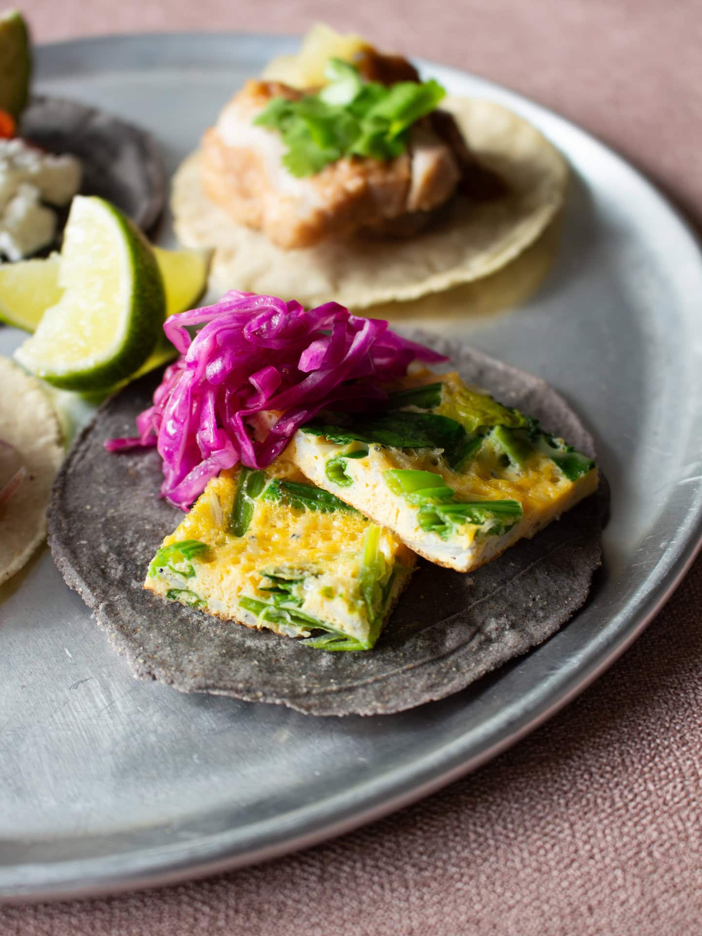 ほうれん草入りオムレツ×紫キャベツコールスロー