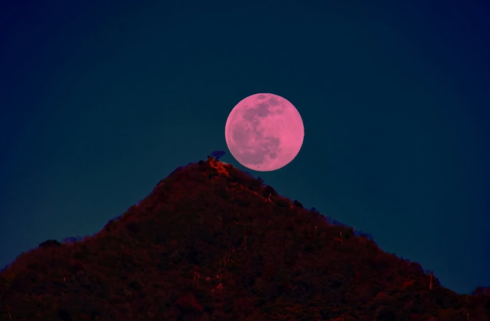 2026年4月の満月は2日の11時12分。3月30日から4月5日まで体調不良にご注意ください!