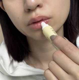 保湿力が高く、夜のリップケアにも使いやすいアイテム。