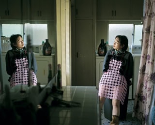 ¥737,000、セーター¥693,000、スカーフ¥100,100、インナーパンツ¥69,300、ブーツ¥335,500※全て予定価格（全てミュウミュウ／ミュウミュウ クライアントサービス）