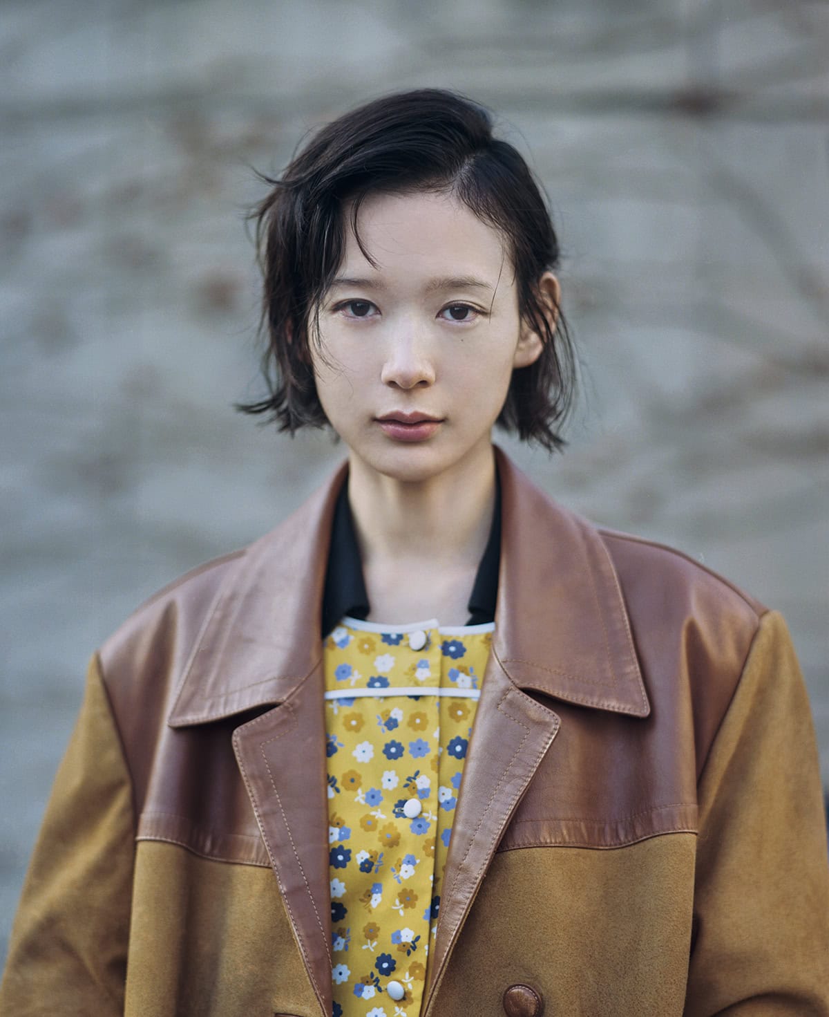 アウター¥1,243,000、ドレス¥467,500、セーター¥209,000※全て予定価格（全てミュウミュウ／ミュウミュウ クライアントサービス）