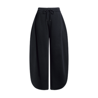 パンツ¥173,800（アライア／リシュモン ジャパン アライア）