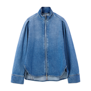 アデライデで購入したアライアのデニムジャケットは本人私物