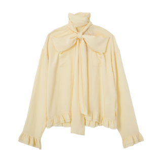 ボウタイブラウス¥101,200（ヌメロ ヴェントゥーノ／イザ）
