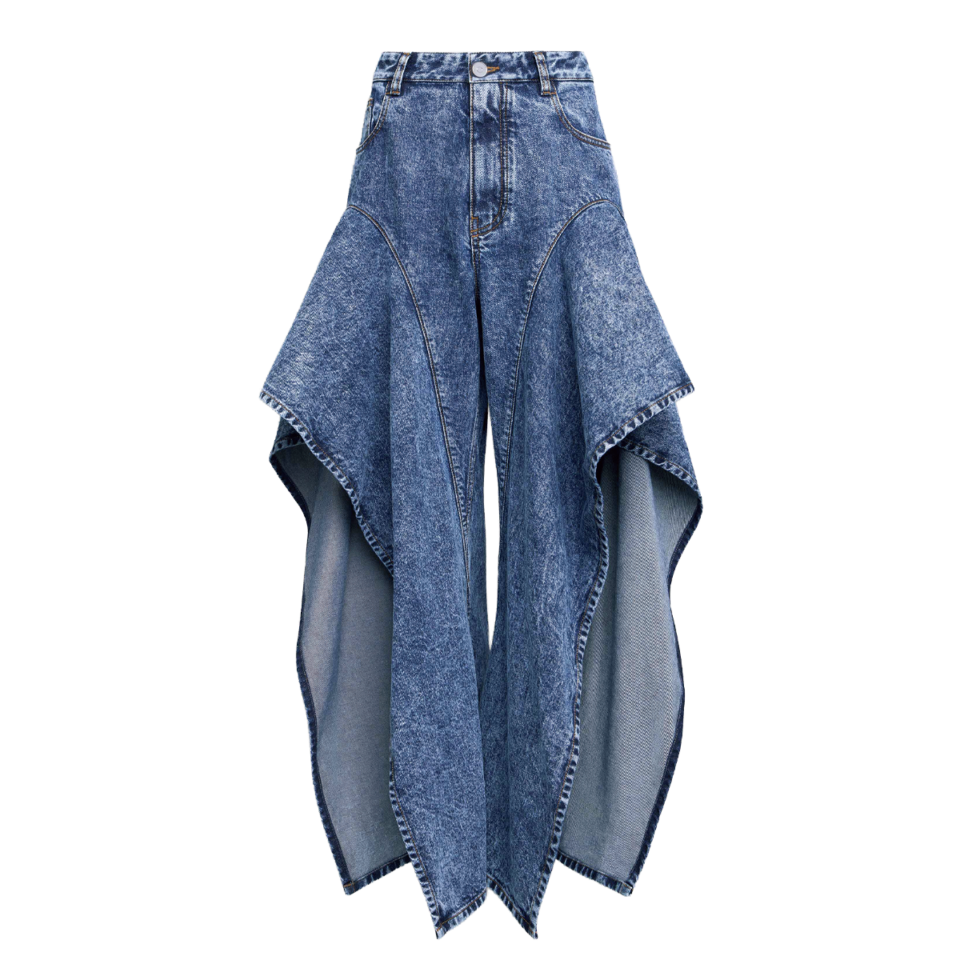 デニムパンツ¥275,000（アライア／リシュモン ジャパン アライア）