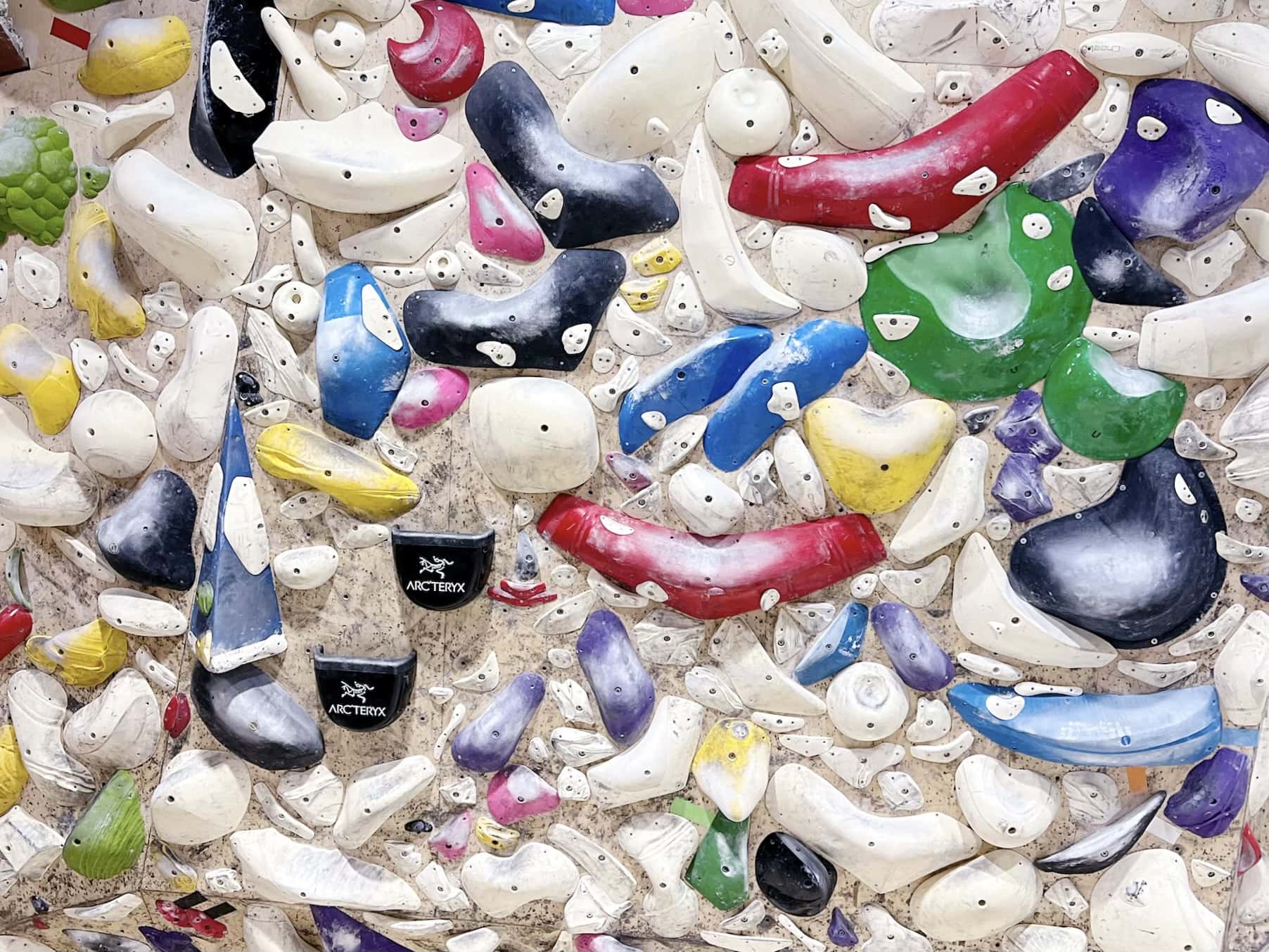 同じ色のホールドを使って、登っていく