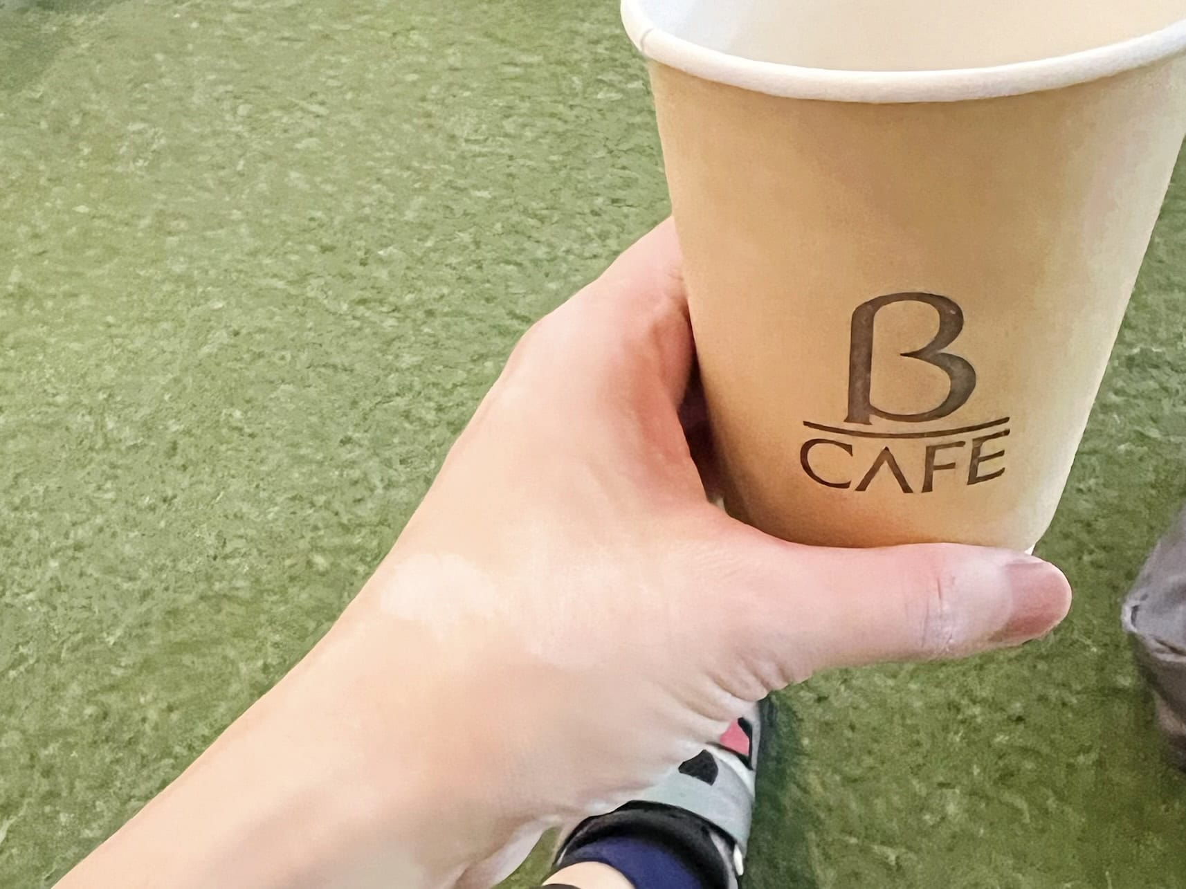 カフェも出店――アイスコーヒーでブレイクタイム