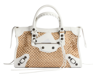 伊勢丹新宿店本館1階、阪急うめだ本店1階限定バッグ〈ル・シティ バッグ スモール〉［H20.5×W30×D10.5㎝］¥367,400※取り外し可能なストラップ付き、イベント先行発売、予定価格（バレンシアガ／バレンシアガ クライアントサービス）