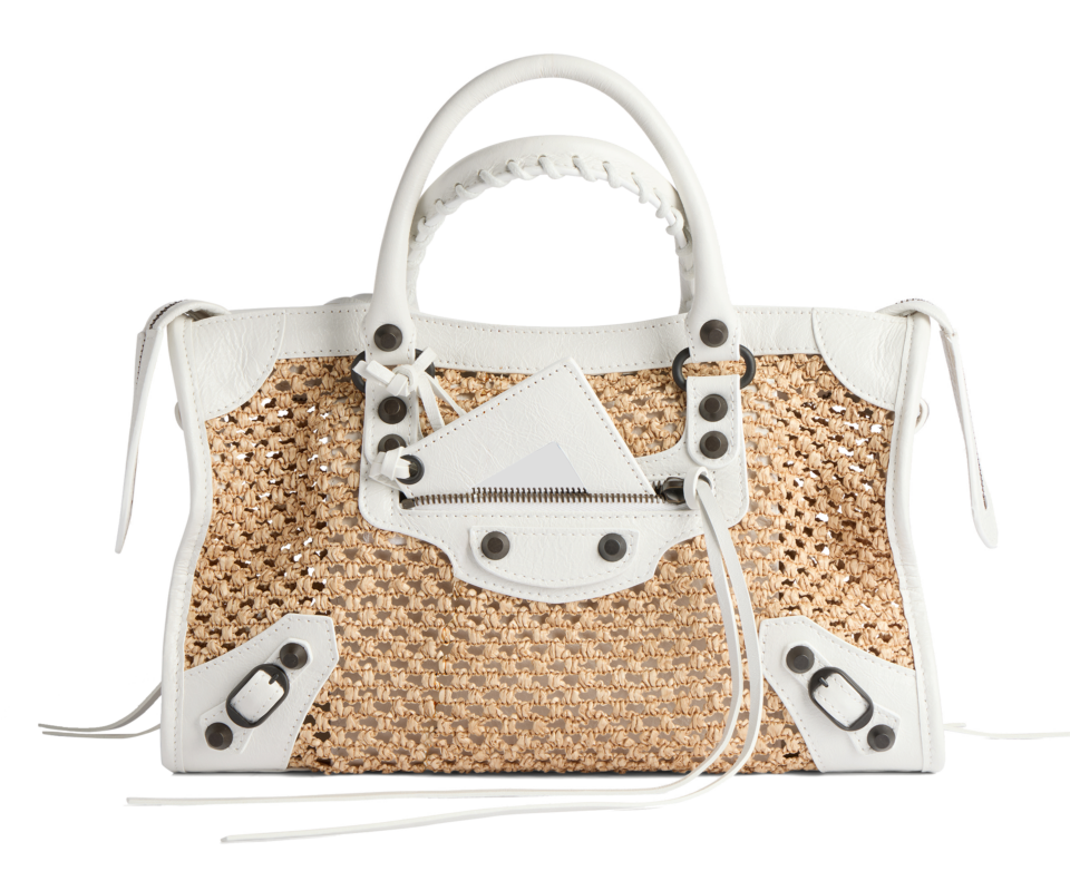 伊勢丹新宿店本館1階、阪急うめだ本店1階限定バッグ〈ル・シティ バッグ スモール〉［H20.5×W30×D10.5㎝］¥367,400※取り外し可能なストラップ付き、イベント先行発売、予定価格（バレンシアガ／バレンシアガ クライアントサービス）