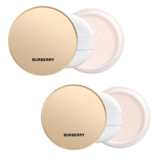 シンプルで洗練されたパッケージも美しい。バーバリー ビヨンド ウェア フィニッシング & スムージング ルース パウダー 18ｇ 全2色 各￥7,920（バーバリー ビューティ／コティジャパン）