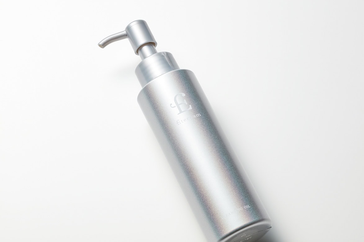 クレンジングオイル 120mL ¥5,500（エテルナム・4月6日発売）