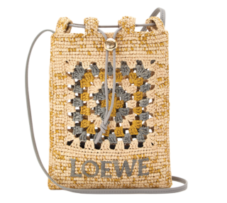 バッグ〈ドローストリング ポケット〉［H21×W16×D1㎝］¥147,400※予定価格・4月16日発売予定（ロエベ／ロエベ ジャパン クライアントサービス）