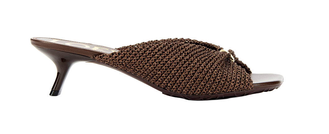 ミュール〈ペブル ソフト スライド〉［ヒール4.5㎝］¥155,100※予定価格・4月16日発売予定（ロエベ／ロエベ ジャパン クライアントサービス）