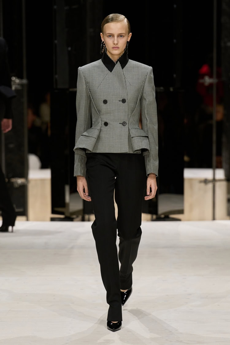 GIVENCHY 2026-27 AUTUMN WINTER_037