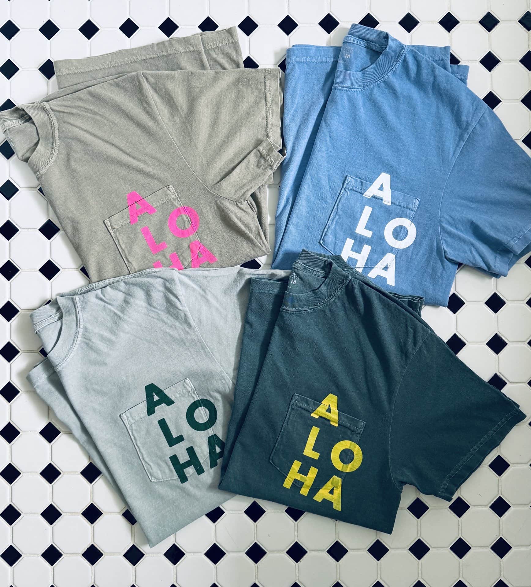 【the Fanon】ヴィンテージ風の加工と縦アロハ、ポケットも、全部ナイス。ポケットTシャツ48ドル（約7,440円）。