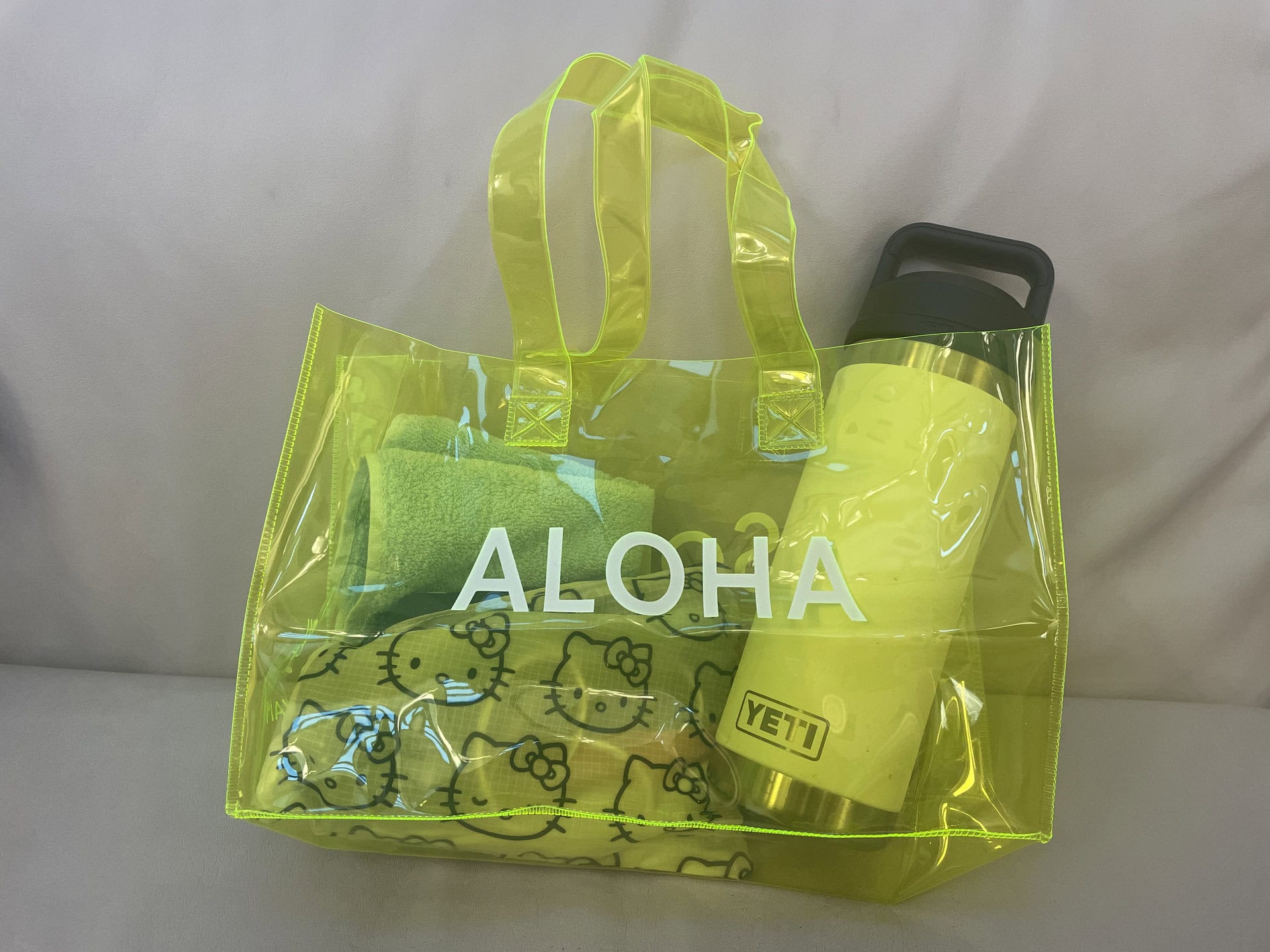 【SoHaのキッズ用カラフル“ALOHA”クリアトートバッグ】あれ、こっちが表かな!?