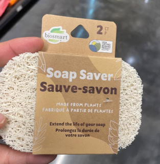 【ホールフーズマーケット】ソープサーバー２つで7.99ドル（日本円で約1,238円）。エコな雰囲気満点です。