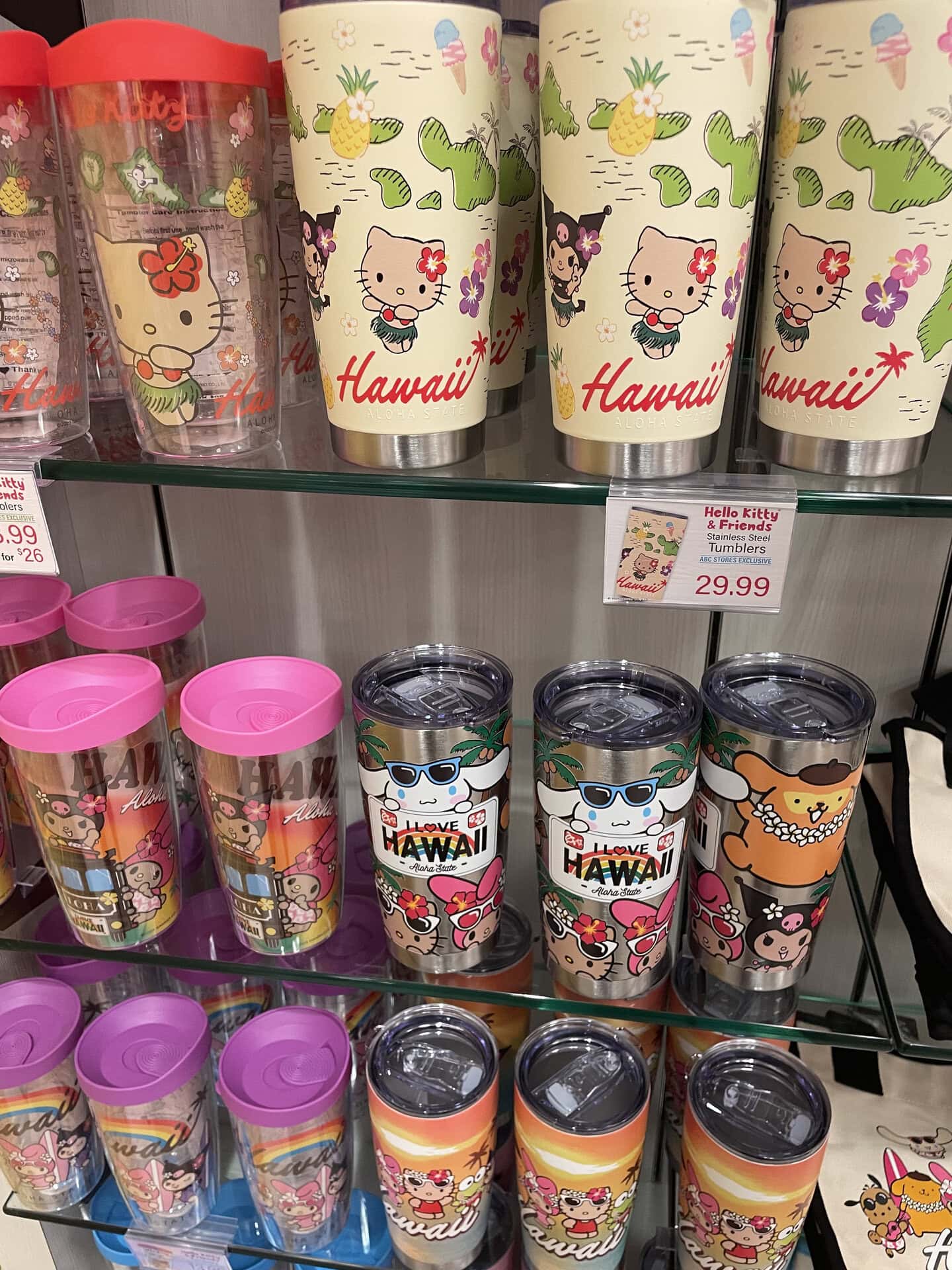 【ABC STORE】タンブラーは飛ぶように売れてました。各29.99ドル（約4,648円）。