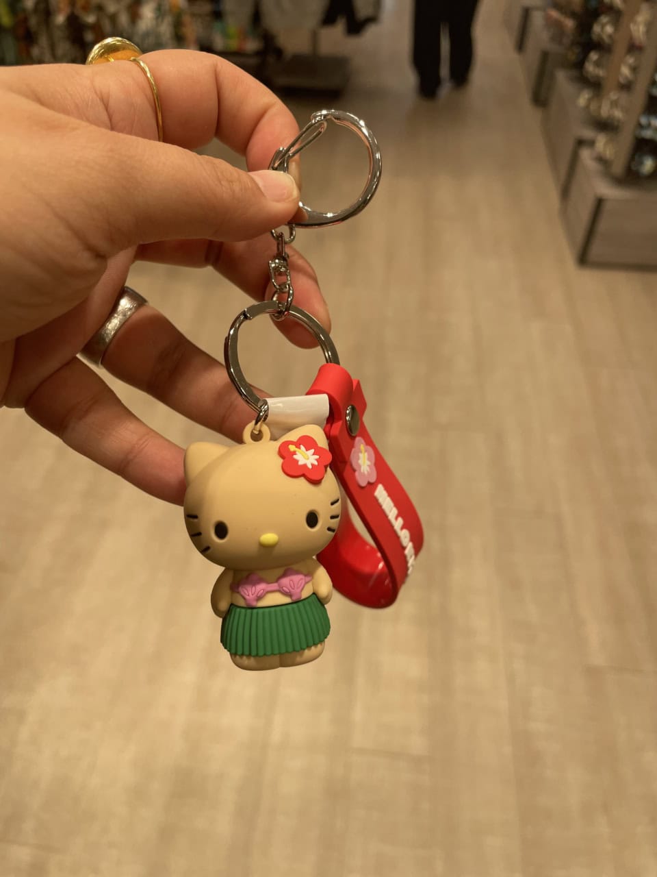 【ABC STORE】ラバー素材のキーホルダー各9.99ドル（約1,548円）。