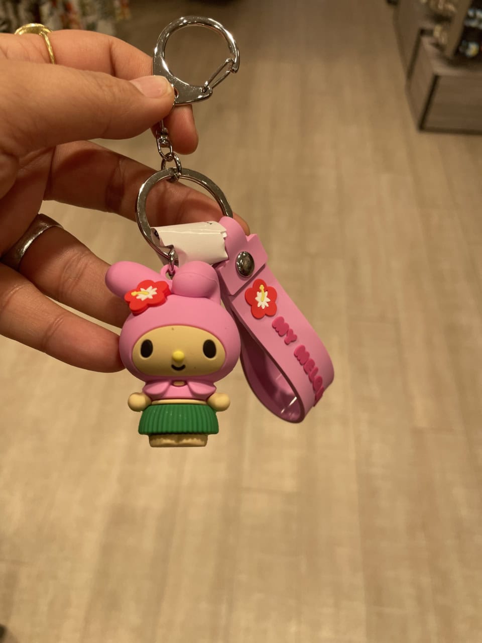 【ABC STORE】ラバー素材のキーホルダー各9.99ドル（約1,548円）。