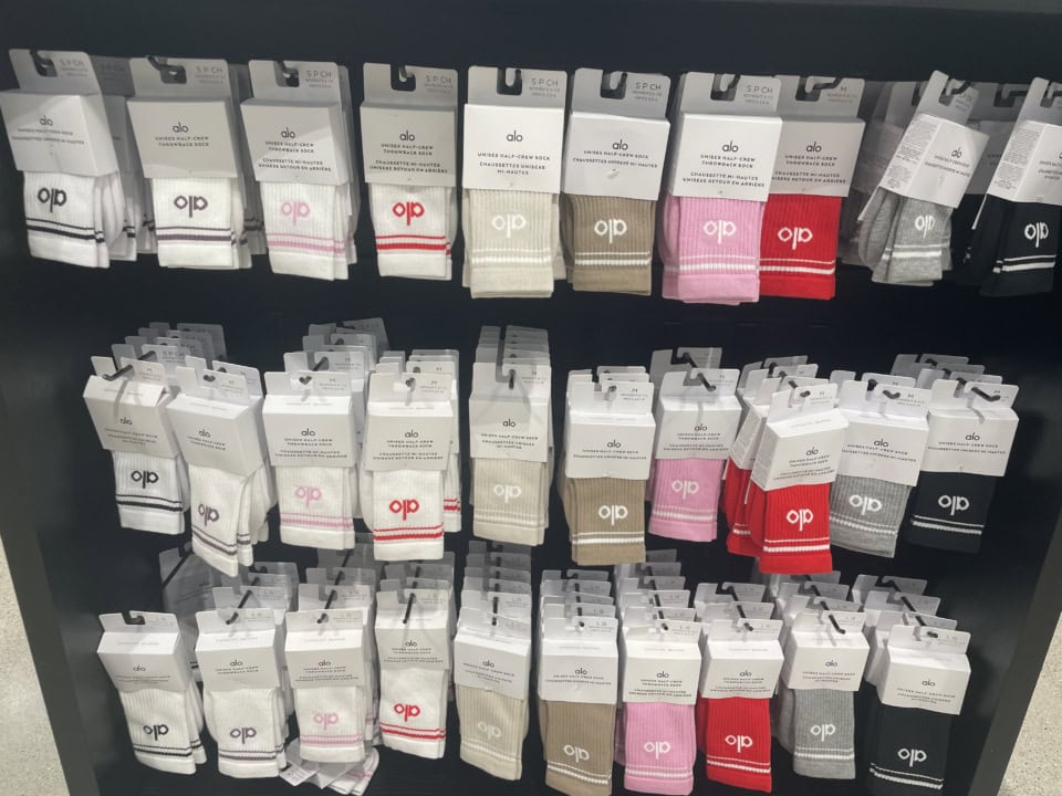 【alo】ソックスのバリエーションはこんな感じ。ロゴを見せびらかしてはくとイイのかしら。