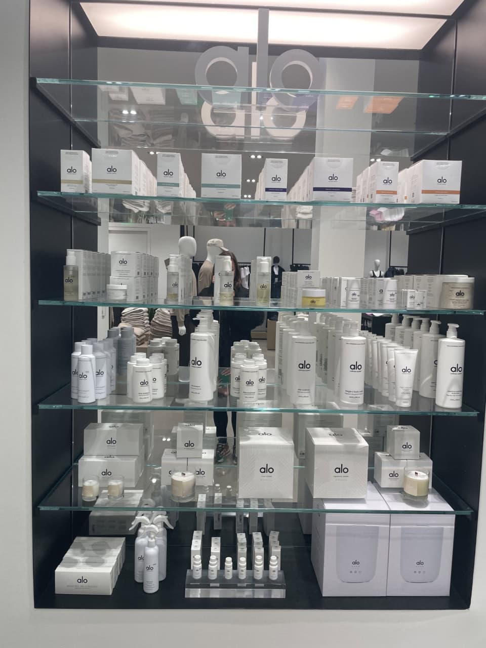 【alo】ルームスプレーのほかにスキンケアなどもあります。