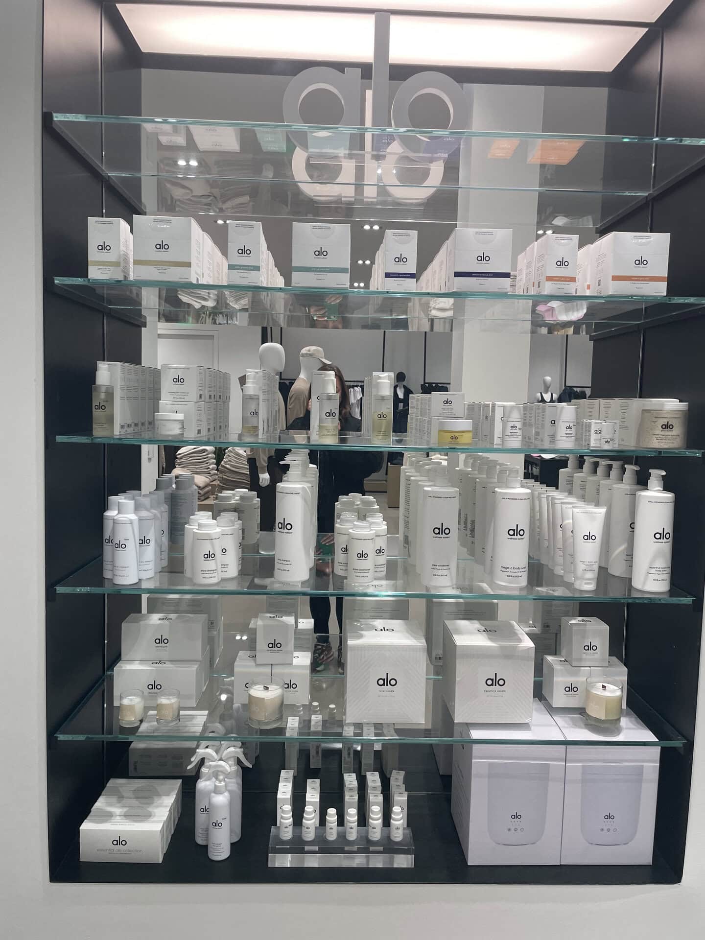 【alo】ルームスプレーのほかにスキンケアなどもあります。