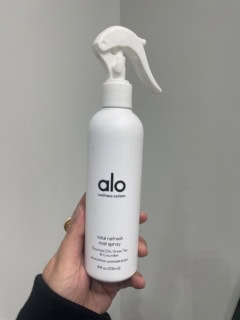 【alo】これでヨガマットも不快感ゼロに。トータルリフレッシュマットスプレー18ドル（日本円で約2,790円）。