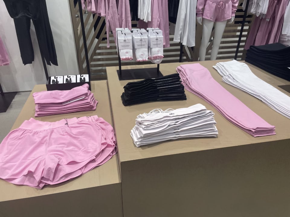 【alo】ピンクのレギンスやショーパン、春夏にイイかも！