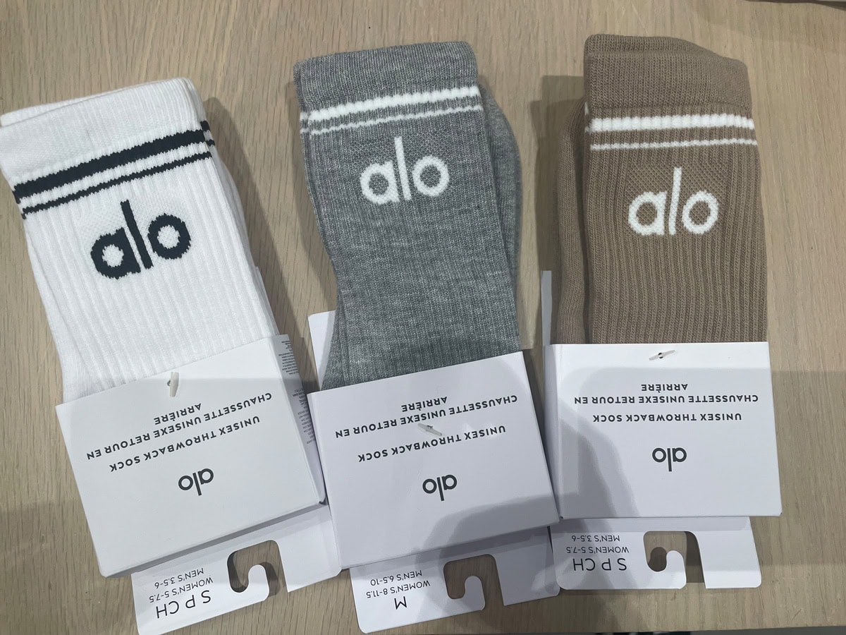 【alo】ちょっとお高めだけどおみやげにしたら絶対喜ばれる。ソックス各34ドル（約5,270円）。