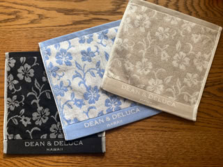【ディーン＆デルーカ】日本人好みな3色。ミニタオル各12ドル（日本円で約1,860円）。