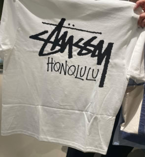 【Stussy Honolulu】ゲットした白T。”HONOLULU”のタギングもおしゃれ〜！