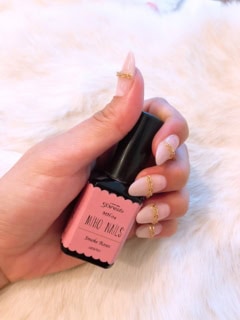 MIHOちゃん監修のネイルラッカー。