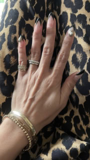 いつもはストーンはつけないけど、MIHOちゃんのときだけはお願いしています。なにせ、取れないから。