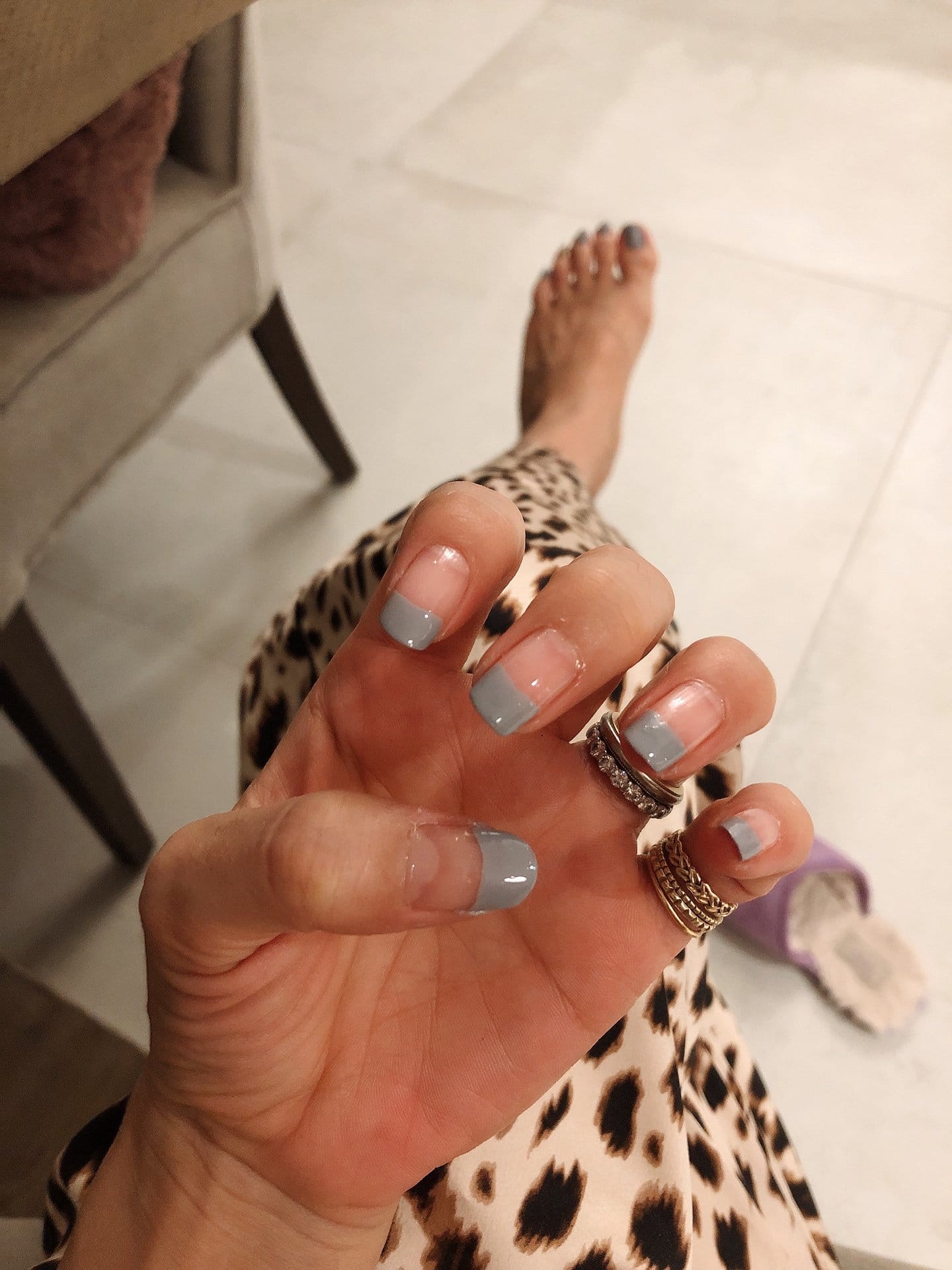 プルー系のフレンチも淡めのカラーで。