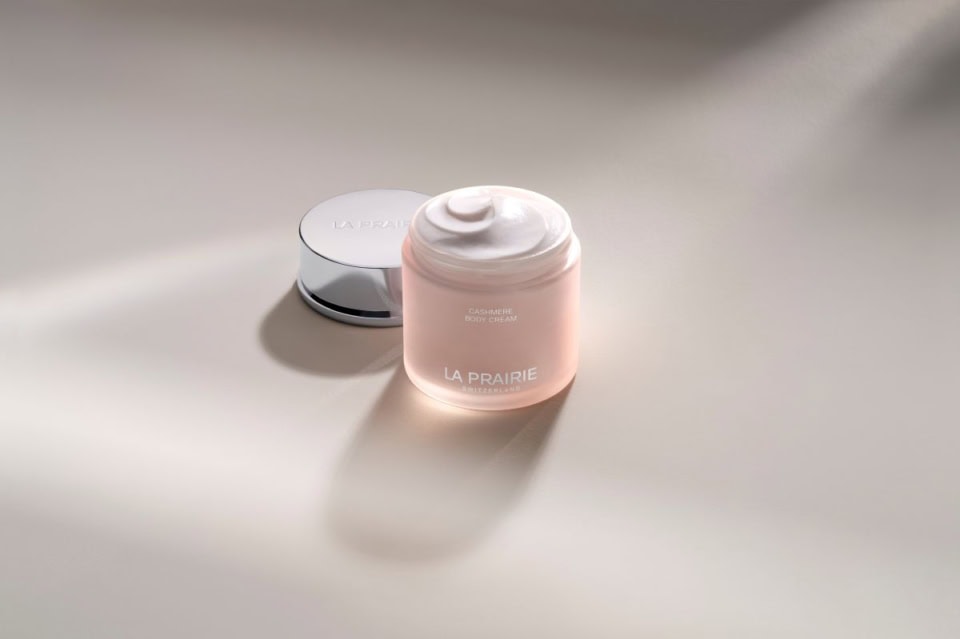 肌をなめらかに、やわらかさのサイエンスがつまったラグジュアリーなボディークリーム。カシミアボディクリーム 200mL ￥41,910（ラ・プレリー）※3月20日発売