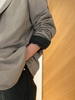 Gジャンを折り返して、ラフにたくし上げた袖も技アリ！