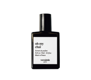 外出先で追いフレグランスするならロールオンタイプのこれ！ チャイの香りをスモーキーにアレンジ。versatile paris エクストレドゥパルファン オーマイチャイ 15mL ¥9,790（BOW INC）