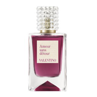 バイオレットとレザーアコードが調和。ヴァレンティノ アナトミー オブ ドリームス アムール サン デトゥール パルファン 100mL ¥58,300（ヴァレンティノ ビューティ）