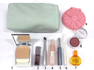 クリニークPR赤間さんのポーチの中身