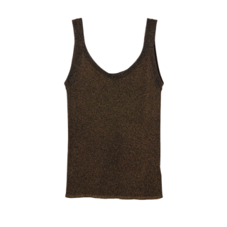 「ラメ入りインナーがアウターをアップデート」タンクトップ¥16,500（エーピー ストゥディオ／AP STUDIO NEWoMan 新宿店）