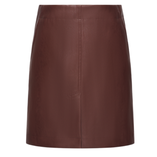 「レザーアイテムも気になるトレンドのひとつ」エコレザースカート¥9,853※為替により変動あり（スタジオ ドー）