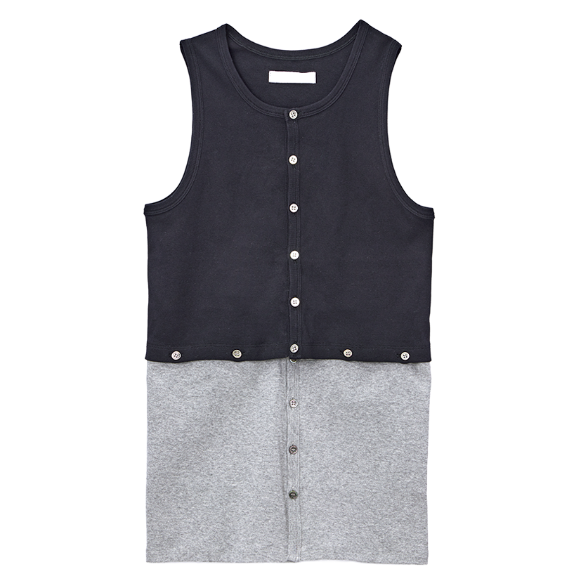 「ケイルの定番カーディガンのノースリーブバージョン。いろいろな着方ができるのが魅力」ケイルのカーディガンは本人私物