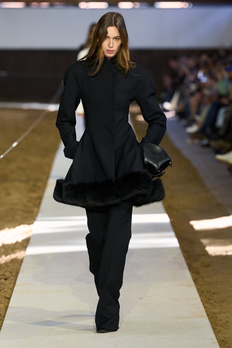 STELLA McCARTNEY 2026-27 AUTUMN WINTER_004