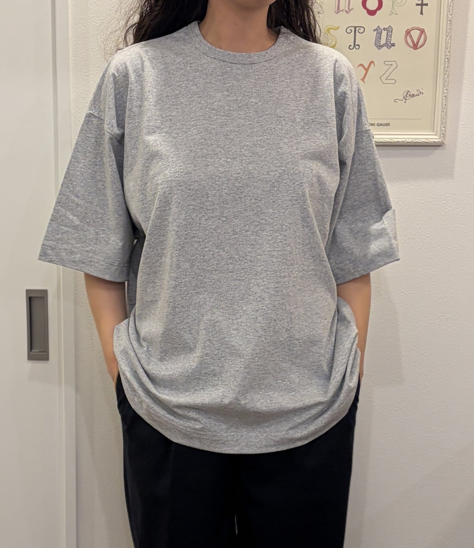 厚手の生地とたっぷりとしたサイズ感で、カラダのラインを拾わないのが◎。ネックのつまり具合もかなり筆者好みです♡